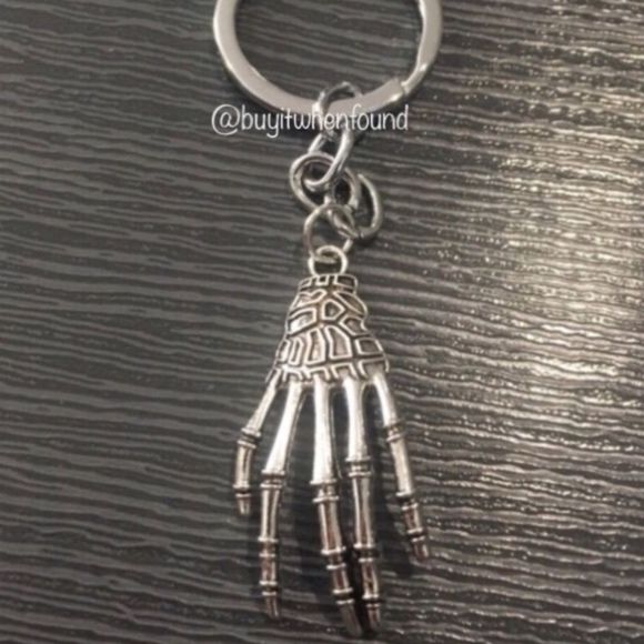 K Skeleton Hand Halloween Gothic Keychain - Picture 2 of 7